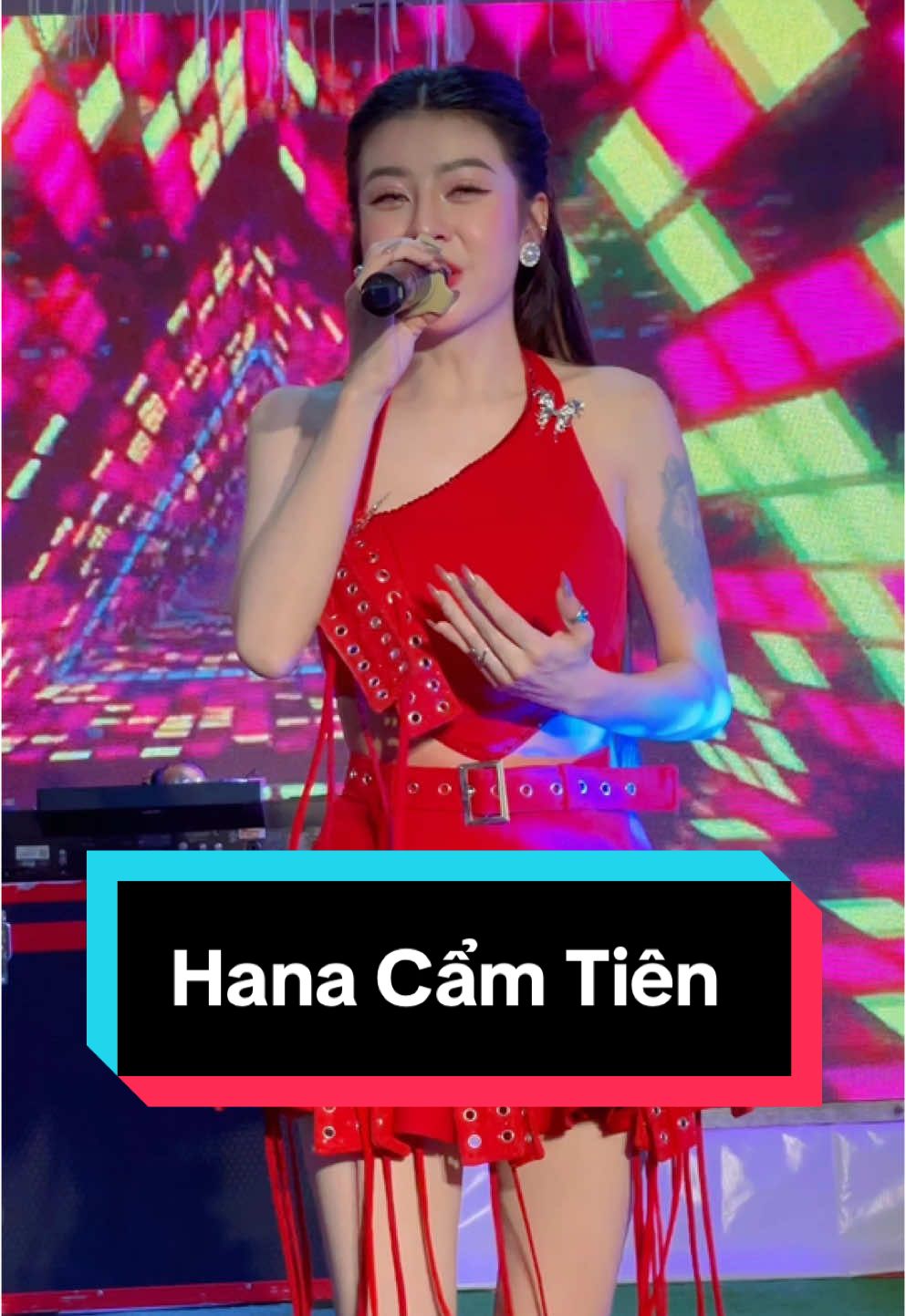 Hana Cẩm Tiên với Có Lẻ Bên Nhau Là Sai thật xung trong show diễn ở Long An ( Book Show : 0902.6666.25 Mr. Bình ) #baushowlekhacbinh #xuhuongtiktok #tiktokgiaitri #hanacamtien 