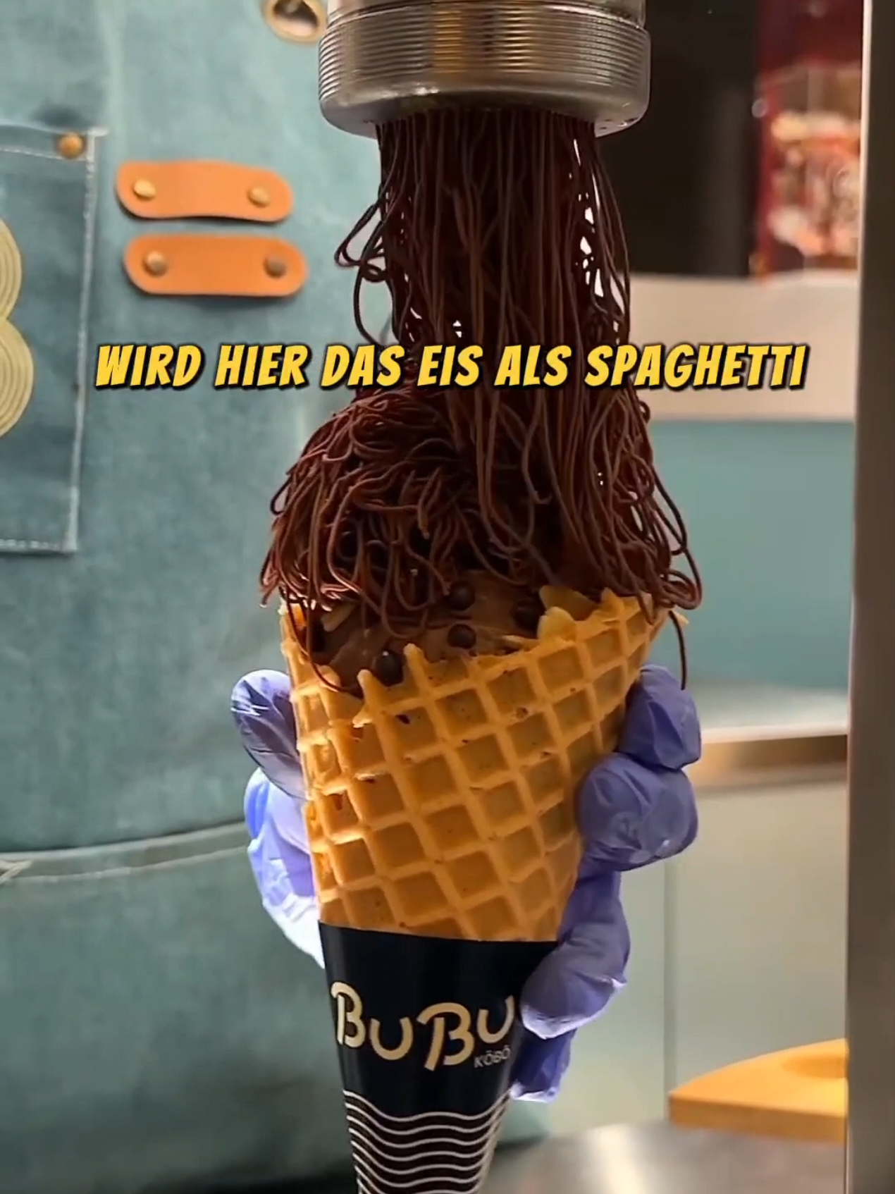 Spaghetti-Eis! Die Idee mit Millionen Erfolg #SpaghettiEis #KreativeEisdiele #eis  #ideas  #viral_video 