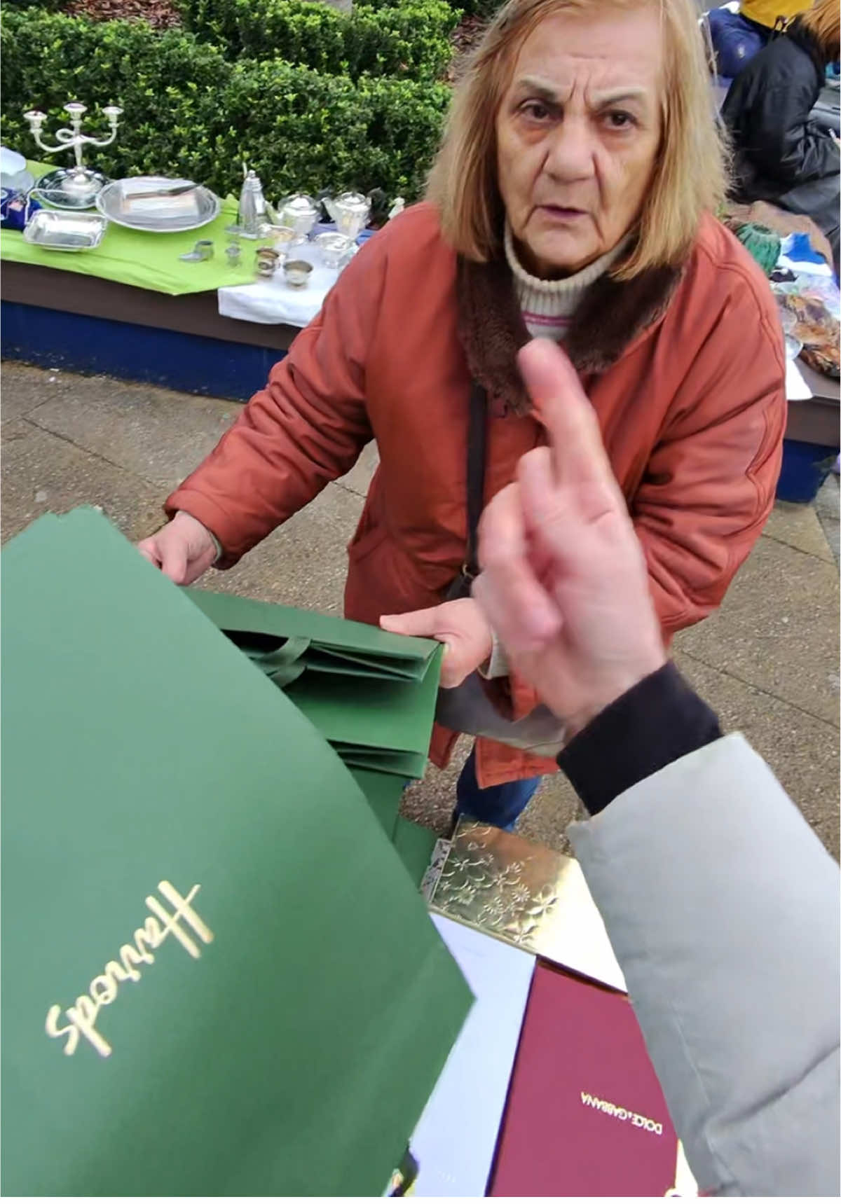 Are these bags worth 1 pound? #🐻 #ursu #mrursu #carbootsaleuk #carboot #carbootfinds #negotiation #fleamarket #fleamarketfinds #buy #buying #bargain #harrods 