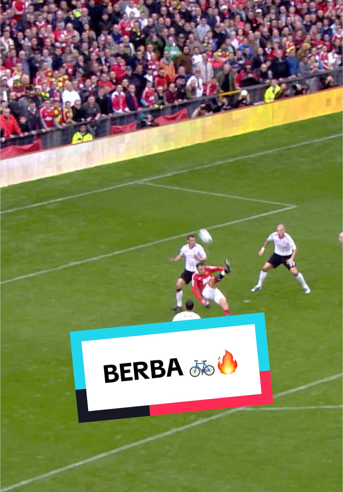 Stunning from Berba 🚲👌 #MUFC #ManUtd #Berbatov #OldTrafford #PremierLeague