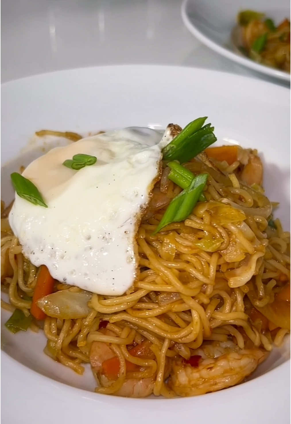 Chinese takeout quick dinner Shrimp Chow Mein #chowmein #quickrecipes #noodlesrecipe #chinesetakeout #cravings #foryoupage #gambian_tiktok🇬🇲🇬🇲 #senegalaise_tik_tok #cassamance🌿☘️☘️ #foryoupage❤️❤️ #AfricanFood 