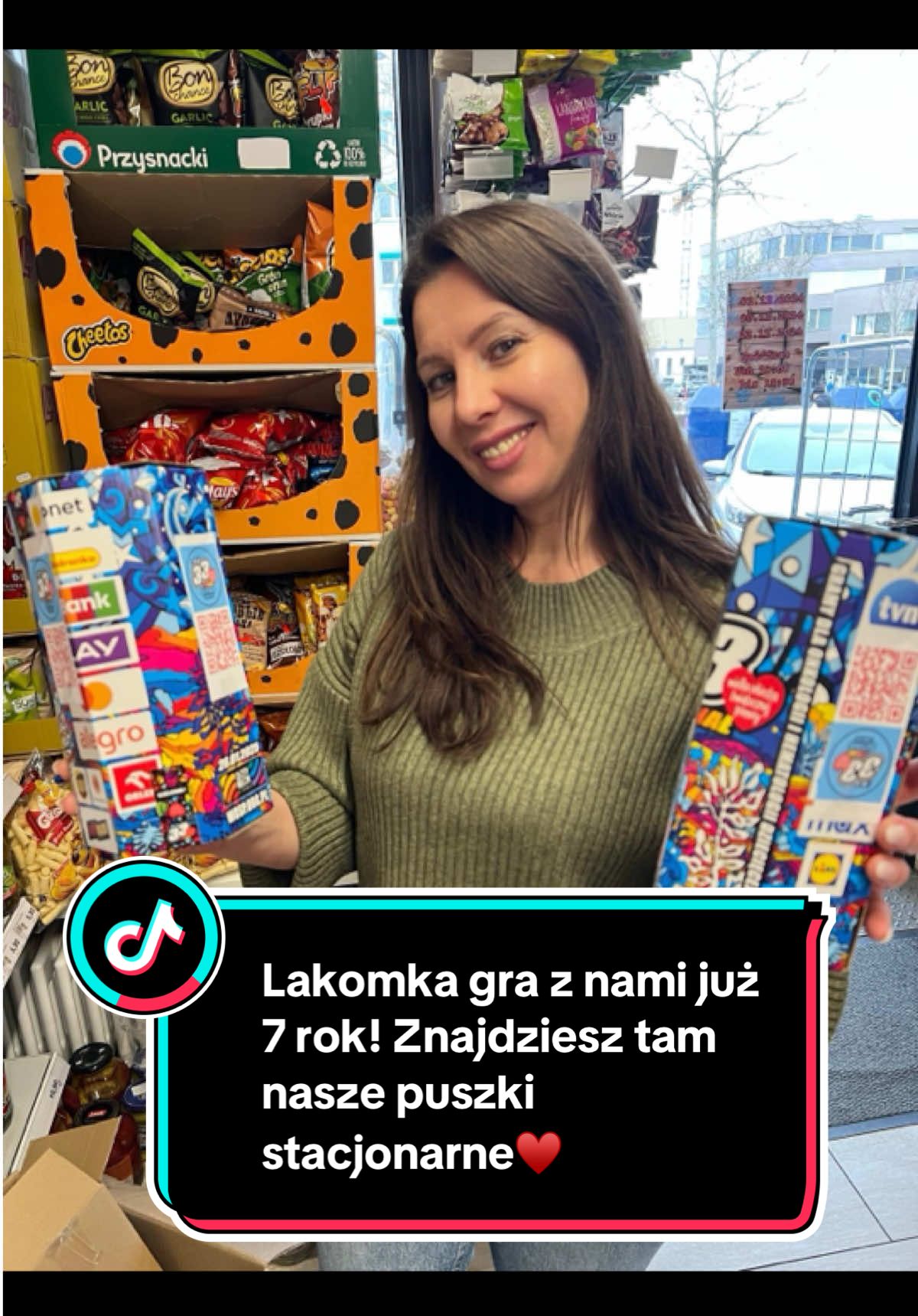 🎶❤️Sklep Lakomka już siódmy rok wspiera naszą orkiestrę serc! 🎉 Wpadnijcie i zapełnijcie nasze stacjonarne puszki swoją dobrocią. Każda złotówka i frank to krok ku lepszej przyszłości dla dzieci! 📍 Możecie ich znaleźć w następnych lokalizacjach: - Ueberlandstrasse 14, 8051 Zurych - Zielmatte 2, 8362 Stansstad Wasze wsparcie ma moc zmieniania świata! 🌟 Nie zapomnijcie o wielkim finale 26 stycznia w Kunsthaus w Zurychu. To będzie dzień pełen wzruszeń, muzyki i pozytywnej energii. Ogromne podziękowania dla Lakomka za wielkie serce ! ♥️ #wośp2025 #zurychgradlawośp #wielkaorkiestraświątecznejpomocy #lakomkadlawośp #finałwośp #wospszwajcaria #wospzurych #gramybolubimy #razemmożemywięcej 🎈❤️🎺