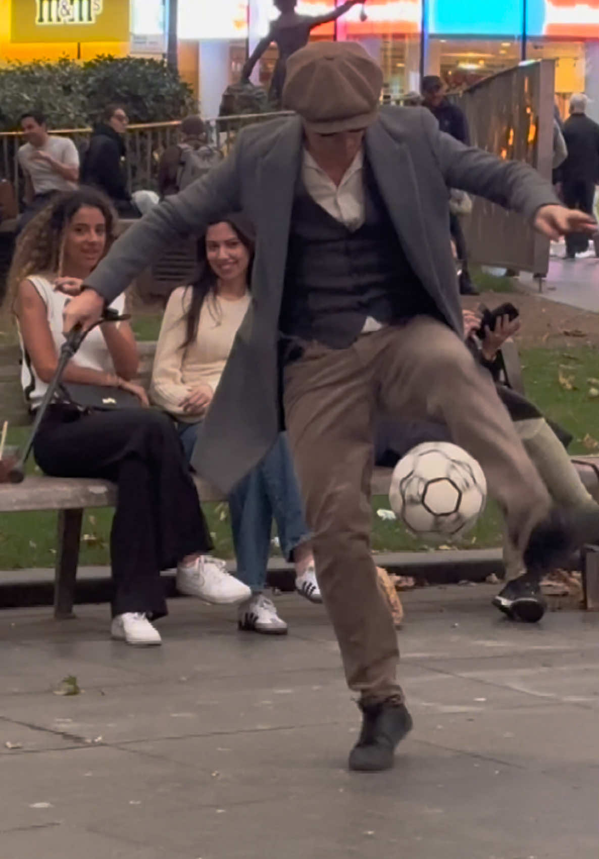 Old man Prank - World Champion football freestyler - Andrew Henderson 🤣🤣🤣