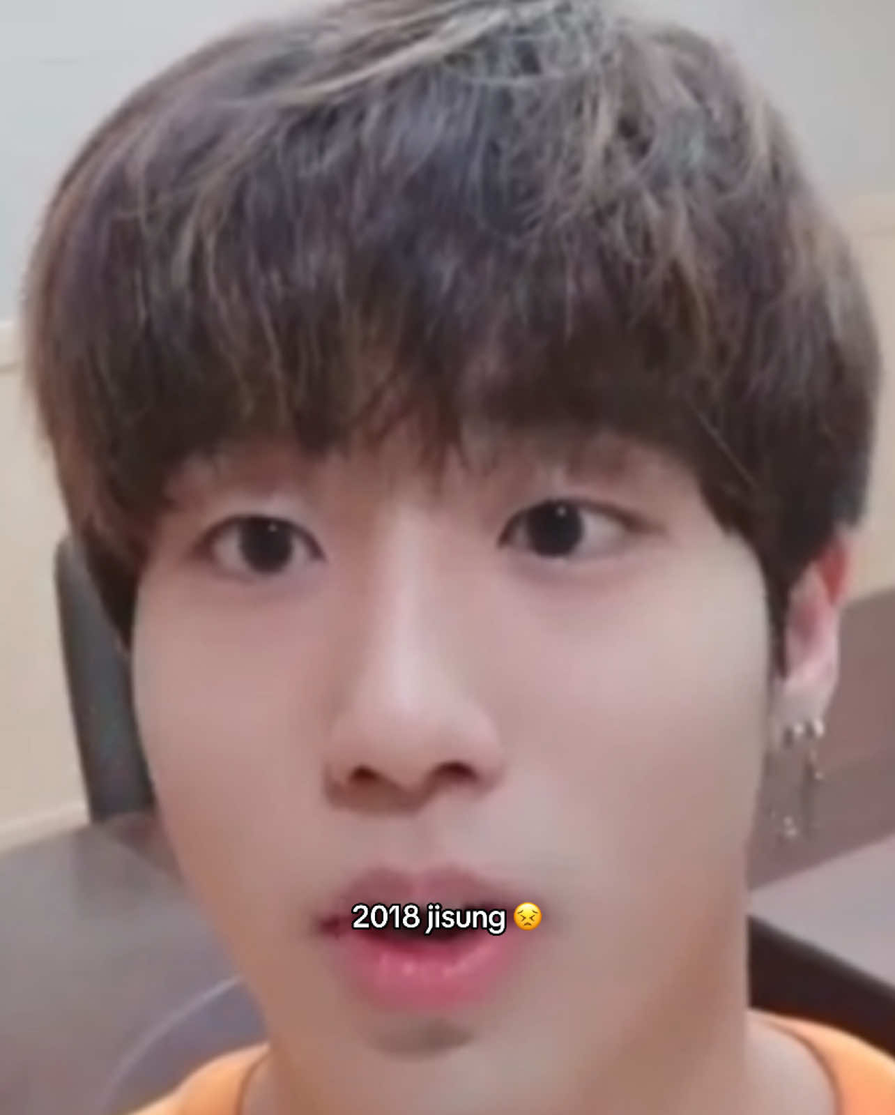 #jisung * 2017/18 „predebut han was a menace” and then this is him : 