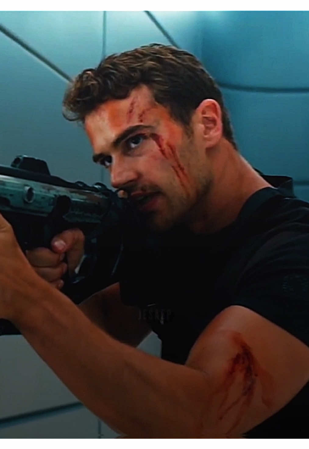 quiere salir de roce #four #cuatro #tobiaseaton #divergent #theojames 