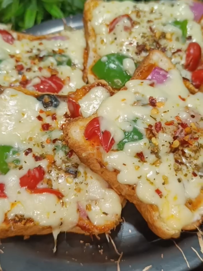 Bread pizza recipe #pizza #pizzalover #cheese #Recipe #food #snacks 