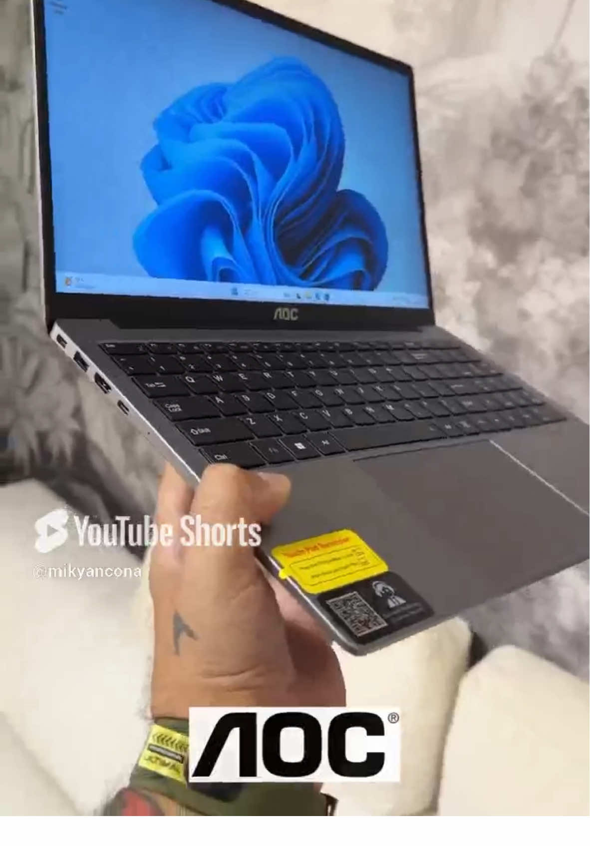 AOC AX15  Laptop Low Cost  https://youtu.be/NnJVHKCOqxA?si=Pv3Fb4pKLvYUSwEy #aoc #aocax15 #laptop #notebook #mikyancona #portatile #Tech #windows #technology #technews
