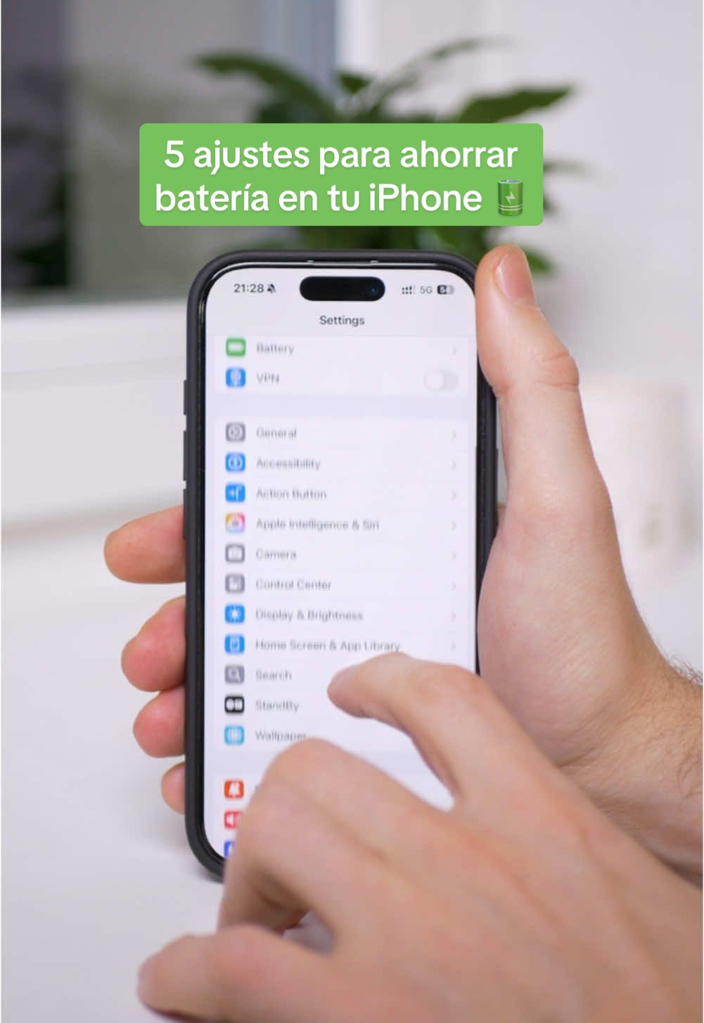 5 ajustes para ahorrar batería en tu iPhone 🔋✨ ¿Cuál vas a probar? 👇 #trucosiphone #bateria #tecnologia 