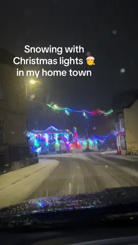 #viral #fyp #foryou #foryoupage #christmas#lighrs#snow#snowing#uk #beautful #england #driving#night… A lovely snowy Christmas drive in the snow in my home town of Melksham in Wiltshire, enjoy 