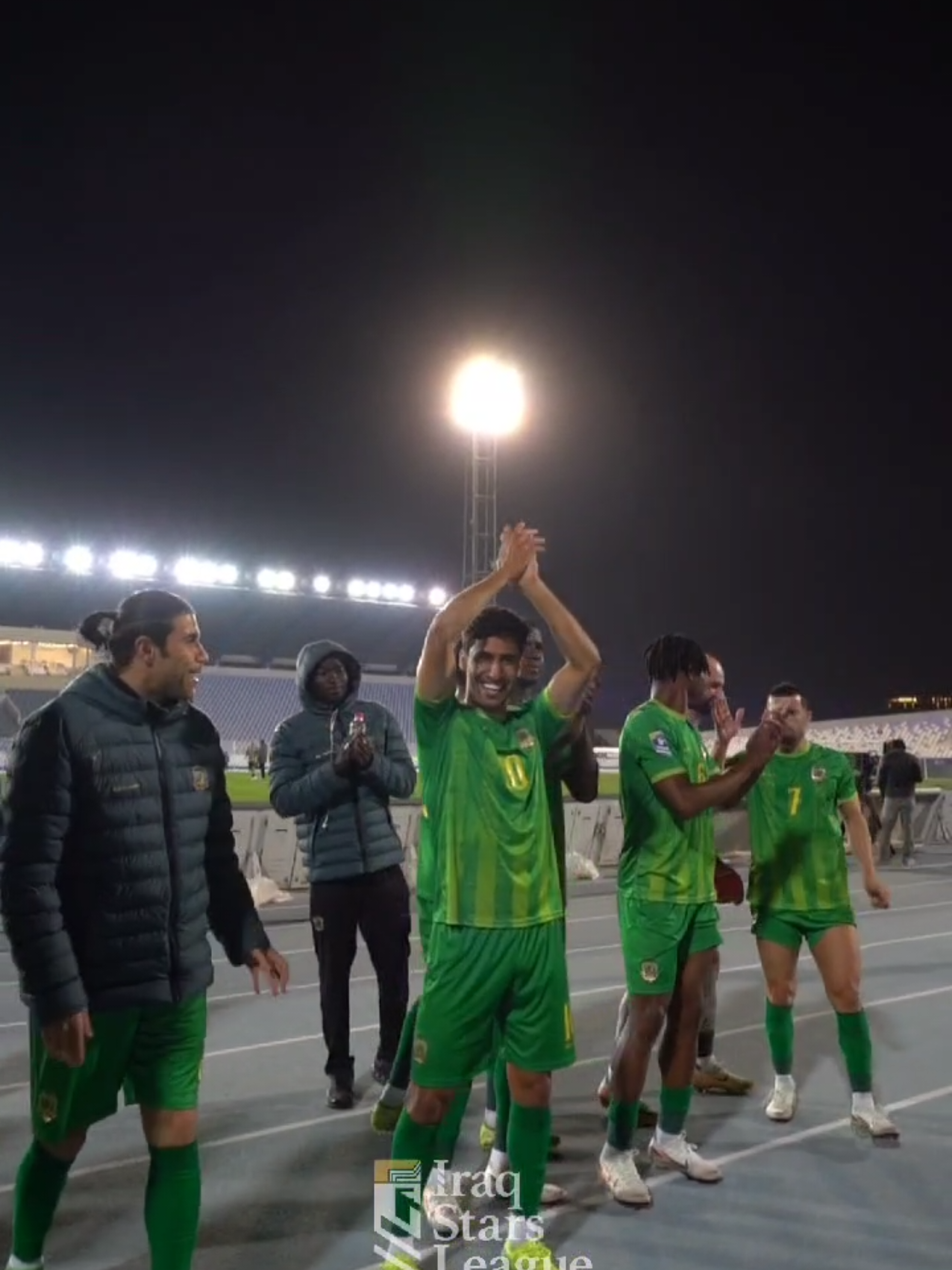 احتفال لاعبي الشرطة بعد الفوز الكبير على اربيل في الجولة 12. #دوري_نجوم_العراق  #iraq_stars_league  #sportsontiktok 