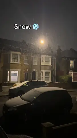 #london #lewisham#freezingweather #snowdrop #nightview#nusratfatehalikhan #hearttouching ##beautifullvoice #foryoupagee #tik_tok #viral 