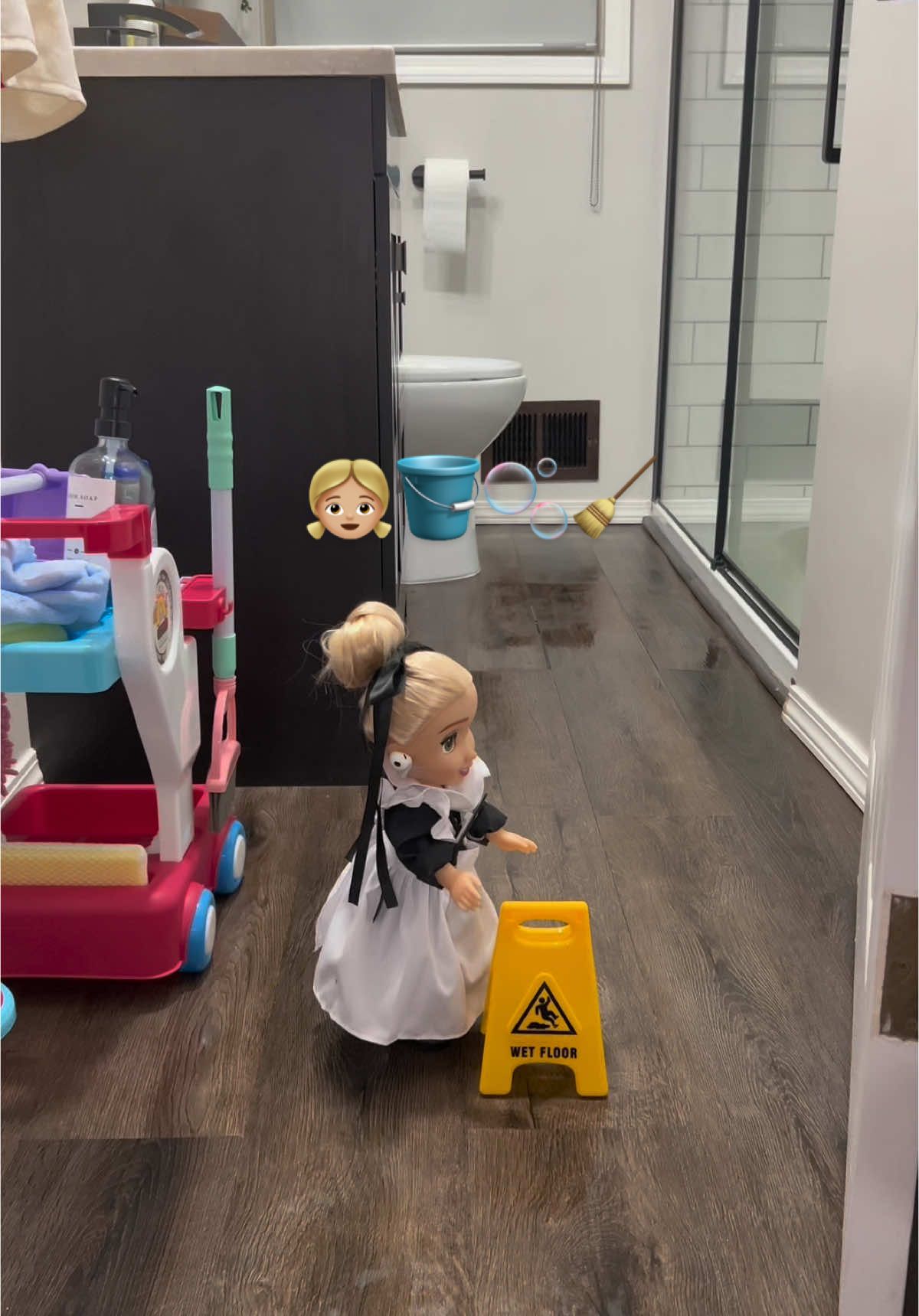 Su primera limpieza del año 👧🏼🧹🪣 #fyp #CleanTok #cleaningtiktok #limpieza #cleaning #capcut #clean #limpiando #paratiiiiiiiiiiiiiiiiiiiiiiiiiiiiiii #housekeeping #housecleaning #houseclean #chores #housechores #fyp #fyp 