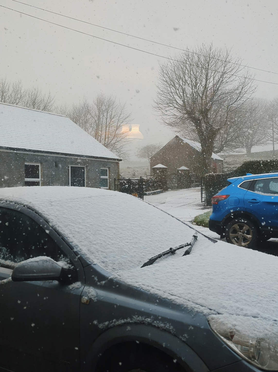 A cuppa tea and the fire is on, nice one ✌️❄️🤍🔥 #snow #snowing #ireland #snowstorm 