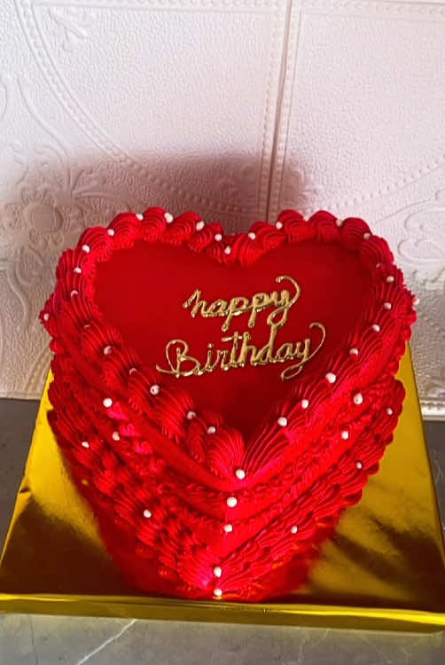 Iniciamos el 2025 con el color del amor ❤️  #vintage #tortacorazon #rojo #tortaspersonalizadas  Síguenos aquí en TikTok y  en nuestra página de Instagram #baruchcupcakes & #baruch_detaills  📱 Wtsp 0985197162 📍sur de guayaquil 