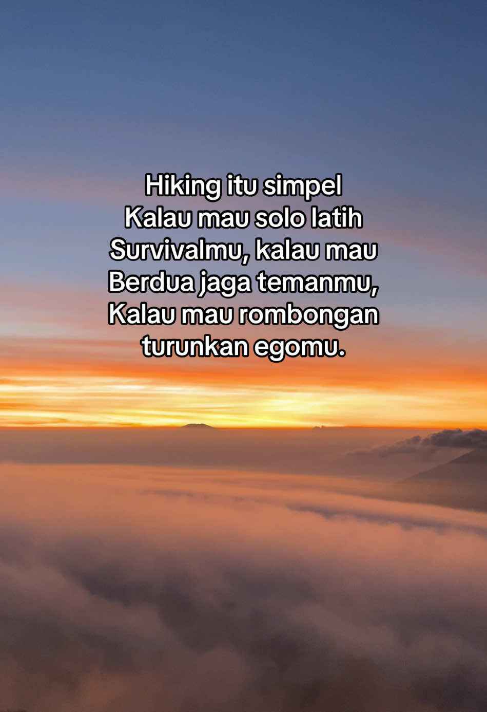 Puncak tidak kemana mana #pendakigunung #pendakiindonesia #sindoroviakledung #TikTokAwardsID 