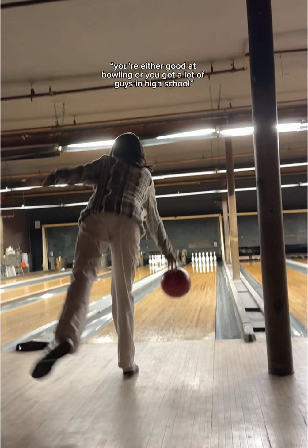 look at that form😮‍💨🎳💯 #😳 #fyp #nyc #bowl #bowling #bowlingalley #relationships #school #highschool 