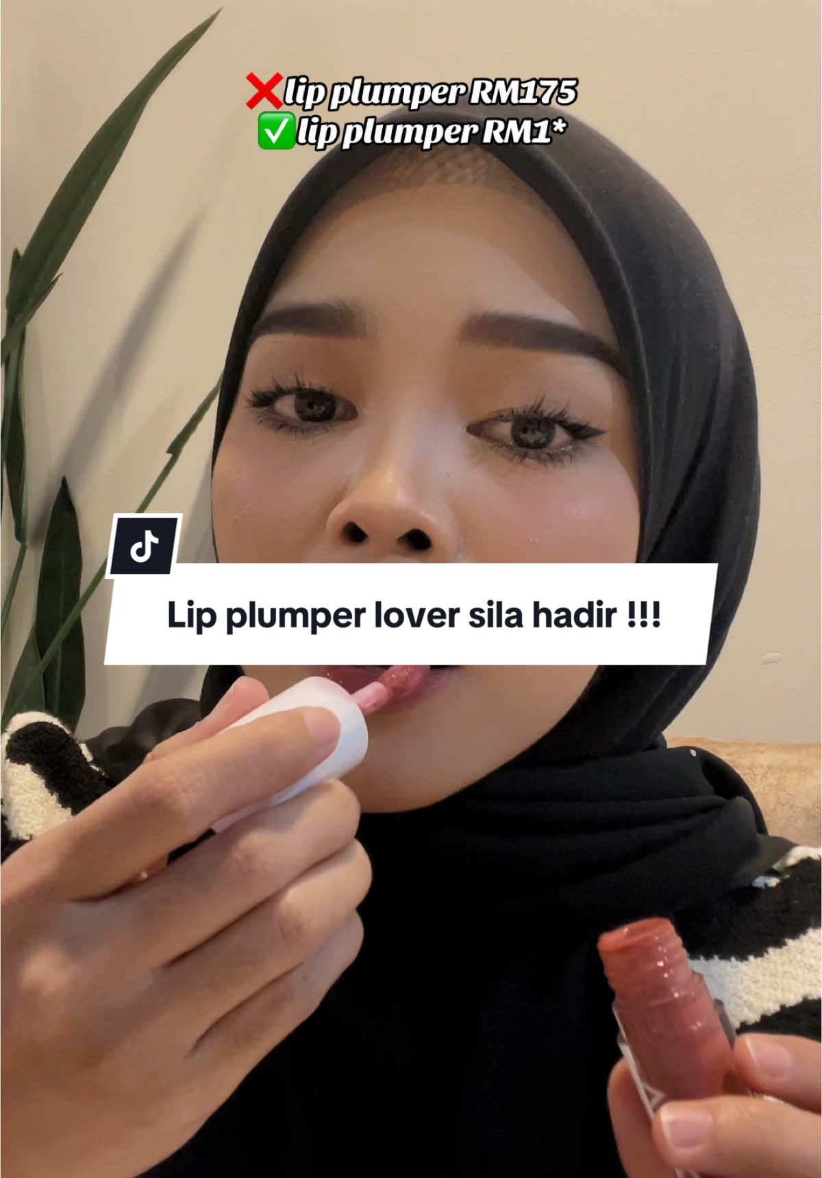 ❌lip plumper RM175 ✅lip plumper RM1* #lovaalipmaximizer #lipstick #lipplumpergloss #lipcolourchallenge #lipstickchallenge #lipgloss #lipserum #lipbalm #lipmatteviral 