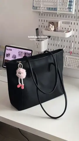 quality bestt pastu space sangat besar??! 10/10!! 📚🖤  #everydaybag #totebag #leatherbag #collegetotebag #bagrecommendation #bagforschools #totebagmurah 