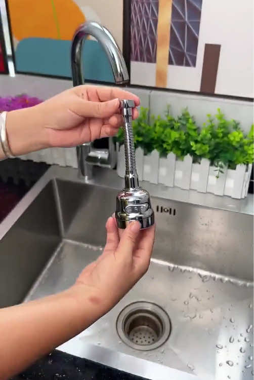 With this booster faucet in the kitchen, it’s so convenient to wash dishes and vegetables without water splashing everywhere #SplashproofFaucet#kitchen