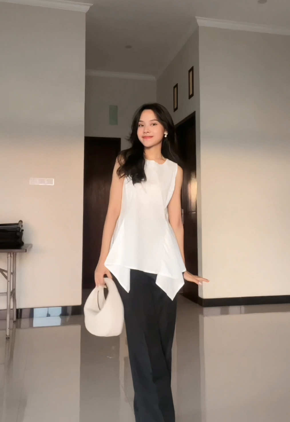 simple but chic outfit for a date🍸🤍 #OOTD #outfitideas  #dateoutfit #dinneroutfit 