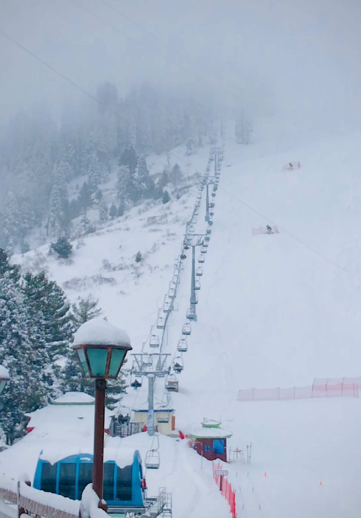 Malam jabba is coverd in white blanket of snow nowadays 🖤❄️🌨️ #explorewithibad #winter #snow #malamjabba #ibadullah @DiscoverSwat @Kabir Afridi 