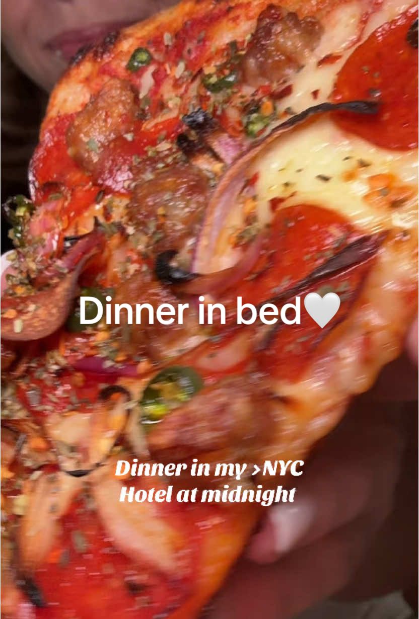 The BEST 🍕#nyc #newyorkcity #newyorkpizza #pizza #dinnerinbed 