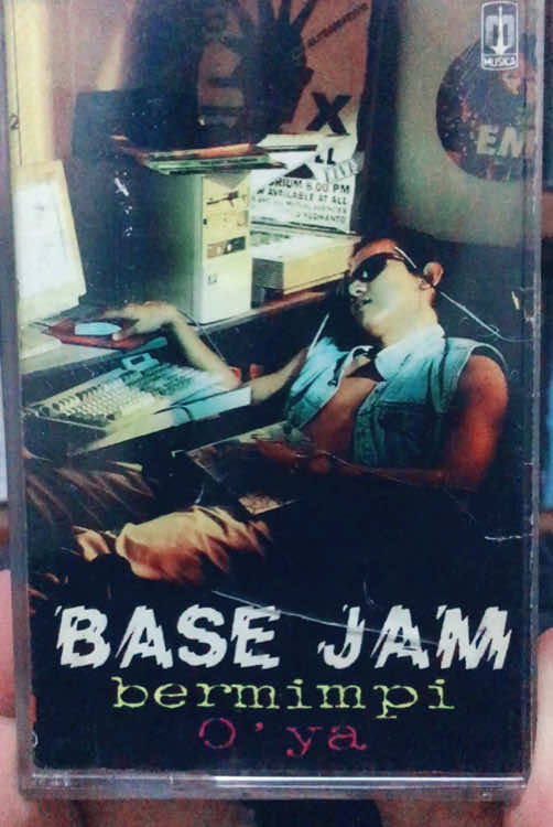 Bermimpi merupakan album musik pertama karya BASE JAM, yang dirilis pada tahun 1996. Lagu utamanya ialah Bermimpi dan Terima Kasih. #koleksi #lirisanfisik #kaset #kasetpita #band #basejam #nostalgia #videoviral #fyp 