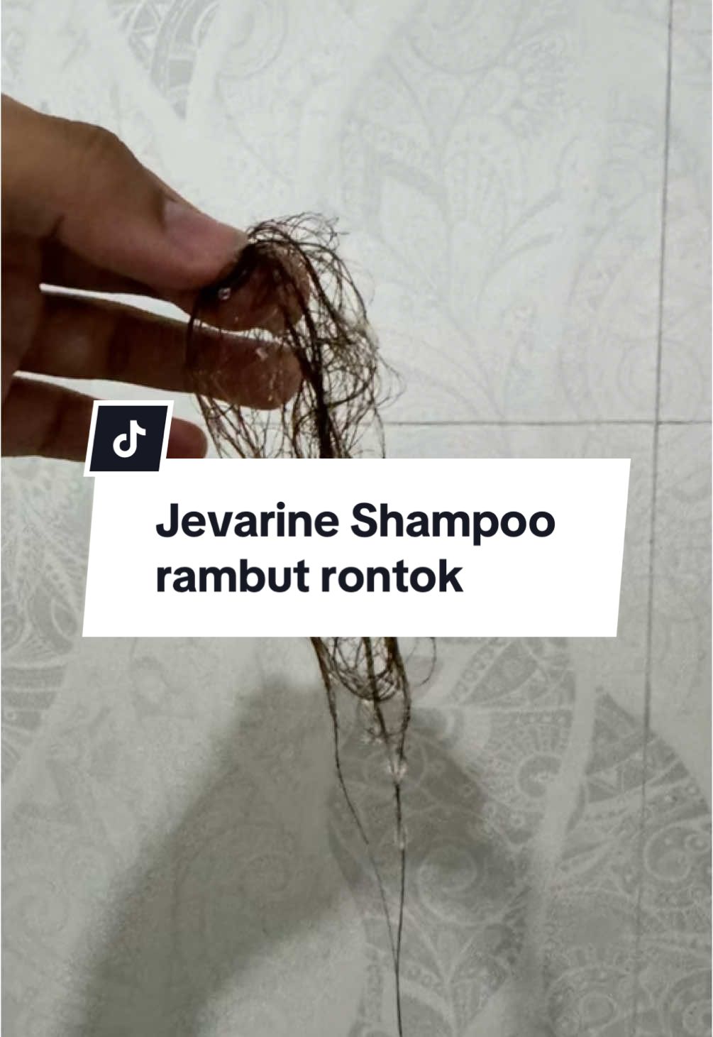 Tips buat yang rambutnya hampir botak! Wajib cobain shampoo dari @By Jevarine  #rambutrontok #allinoneshampoo #haircare #jevarine 