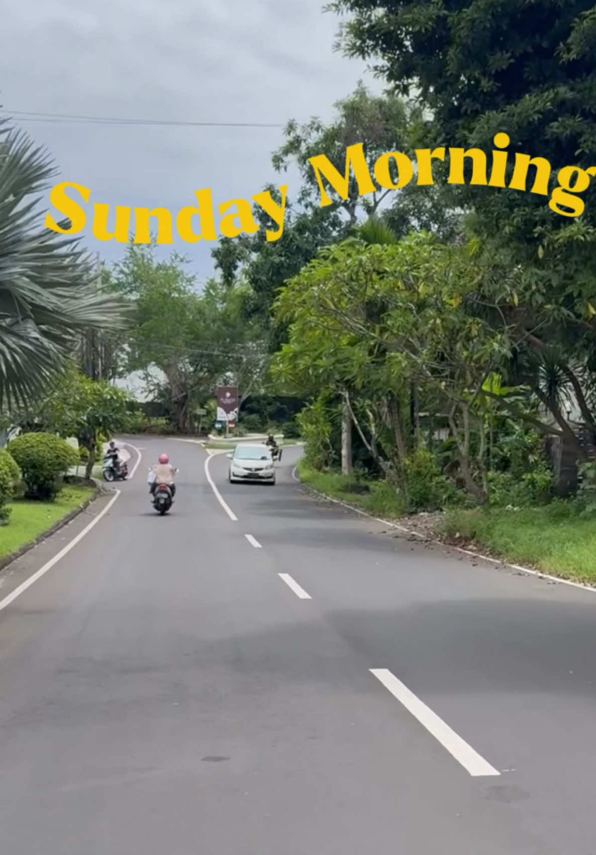 We’ve just wrapped up an Emergency Clean Up at Kedonganan Beach w/ @Sungai Watch Thanks to everyone who came out to help clear the beach and protect our oceans. Together, we’ve made a positive impact on Bali’s beautiful coastline! 🌿 Let’s continue working towards a cleaner, greener future #beachcleanup #saveouroceans #balicleanup #ecofriendly #cleanthebeaches