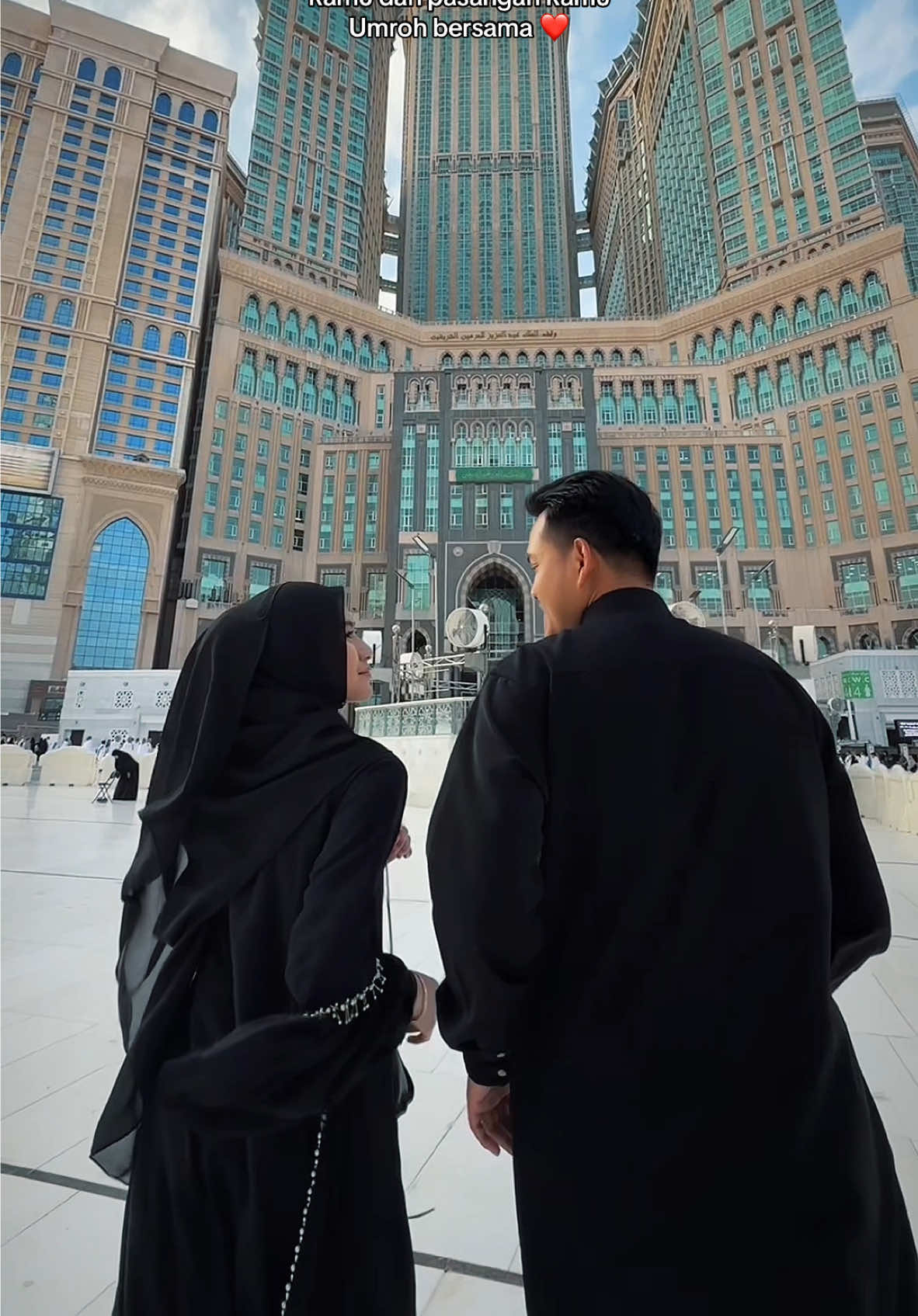 Kamu dan dia umroh bareng tahun ini aamiiin #umroh #makkah #couple 