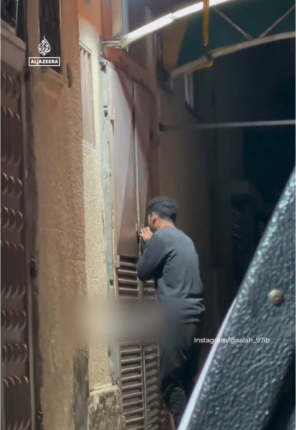 A Palestinian man was seen crying outside the door of the Al-Aqsa Martyrs Hospital’s morgue in Deir el-Balah, pleading for an answer from his mother who was killed in an Israeli attack on Gaza. #news 