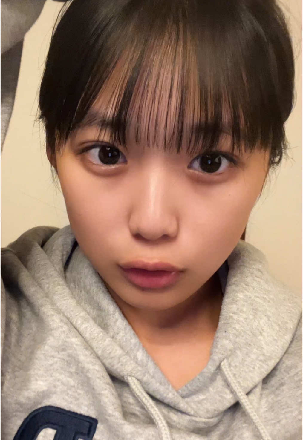 この音源見たらバッチリメイクした可愛いお姉さん達ばっかりで、こんなダルダルで撮ってるの恥ずかしくなってきた笑けど！！これがゆうの良さでもあるよね???😃#fyp #おすすめ 