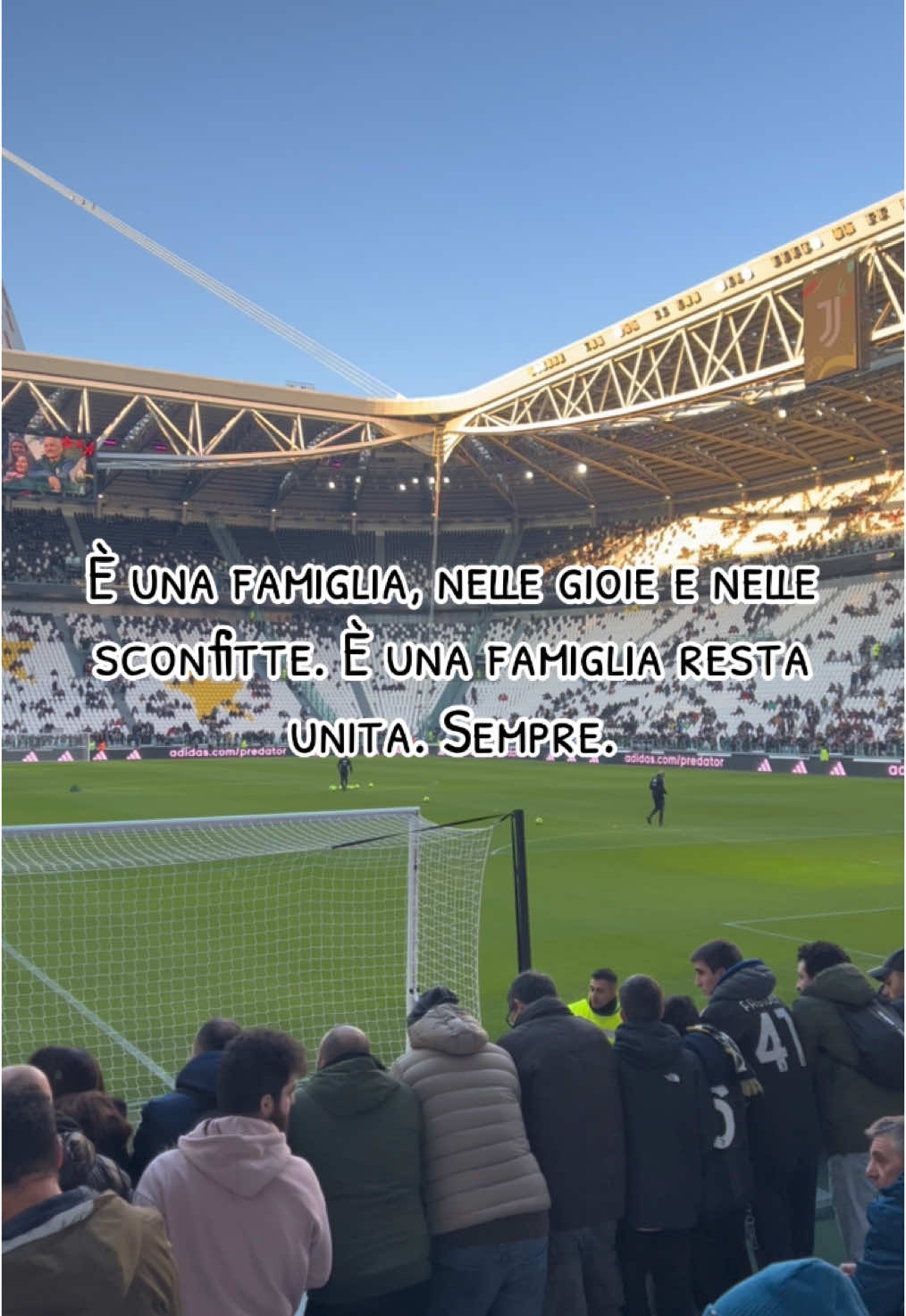 Una famiglia resta unita, sempre.🤍🖤 #Juventus #juve #forzajuve #finoallafine #SerieA #ThiagoMotta 