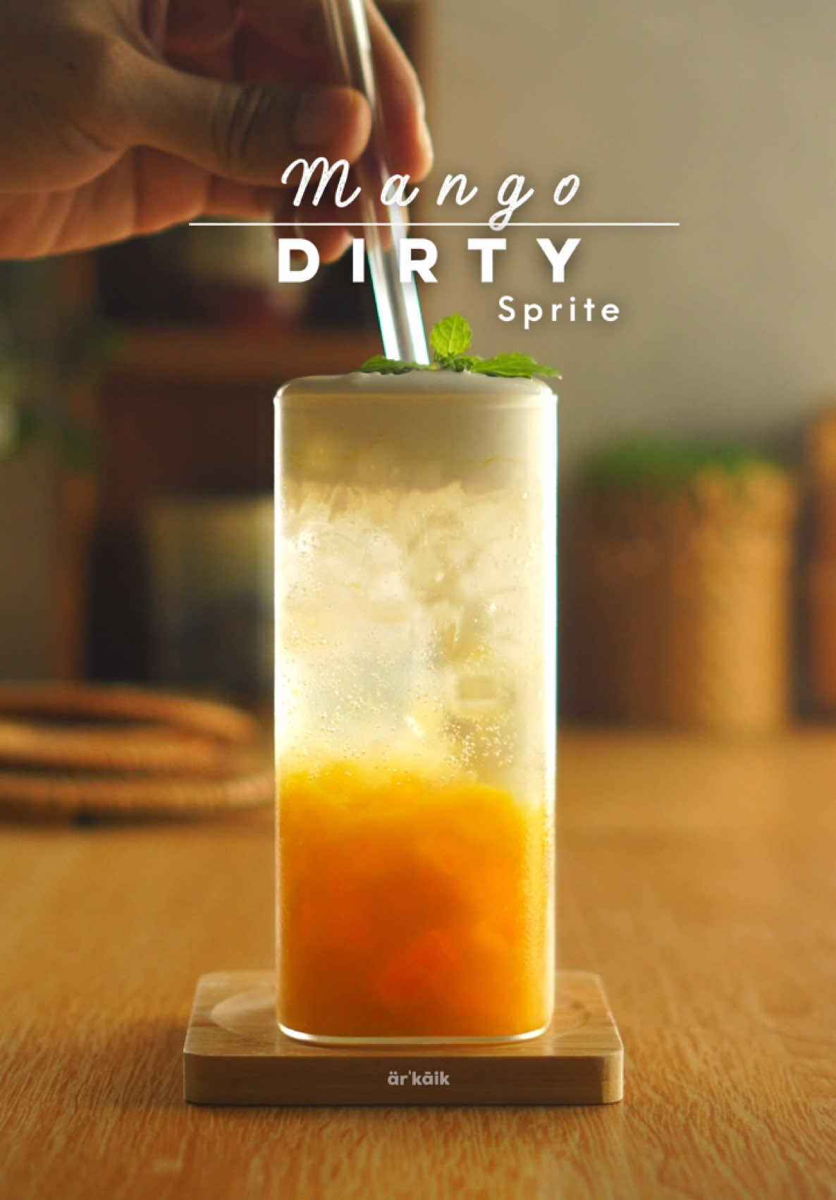 Mango Dirty Sprite ⬇️ Ingredients: 50g ripe mangoes Ice 1 bottle of sprite Cold Foam: 30ml heavy cream 30ml milk Garnish: mint leaves Glass Size: 14oz #mango #dirtysprite #spritemango #mangosoda #mangodrink #mangosprite #dirty #sprite #spritecream #creamsoda #fruitsoda #homecafe #drinkoftheday #drinkrecipes #asmr #asmrdrink 