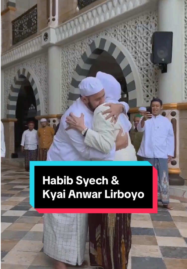 Habib Syech bersama KH. M. Anwar Manshur❤️ . . Lirboyo menuju 115 tahun, 1 Abad Madrasah Hidayatul Mubtadiin, MUNAS V HIMASAL, MUNAS LIM II & Reuni Akbar VI. . . #pondoklirboyo #lirboyo #115lirboyo #1abadmhmlirboyo #munashimasal #munaslim #reuniakbarlirboyo #haulhaflahlirboyo #santrilirboyo #santri #santripondok #santrikeren #santriindonesia #santriwati #santrisalafi #kediri #kyailirboyo #dawuh #dawuhmasyayikh #dawuhguru #ulama #kyai #kyaianwarlirboyo #habibsyech #solo #silaturahmi #pertemuan 