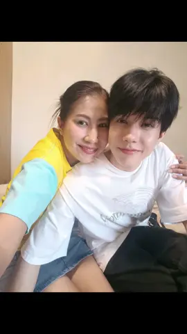 ไปรับอเล็กซ์กลับมาบ้านที่ลำปางนะคะ มีกิจกรรมเล็กๆ ไปพบญาติๆ พี่น้อง มีความสุขส่งท้ายปีเก่าและต้อนรับปีใหม่คร้า#รอยยิ้ม #ฮีลใจ #ความสุขของฉัน #ส่งท้ายปีเก่าต้อนรับปีใหม่ #ครอบครัว #Alexdice #alexbuckland @ArthurBucklandloveprize @alex.diceofficial 