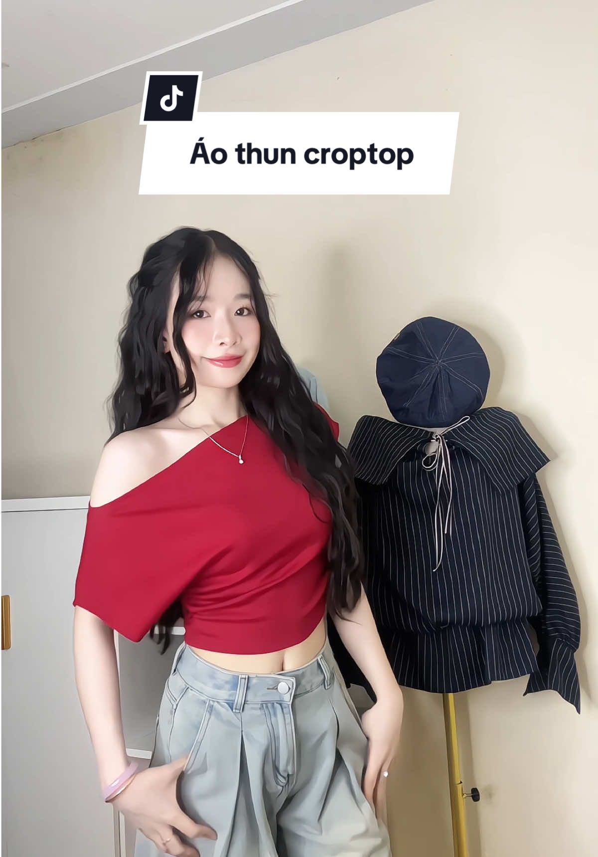 Thấy đỏ là thấy tếttttt#reviewquanao#aothuncroptop#aothundep #outfit #xuhuong2025 #virall 