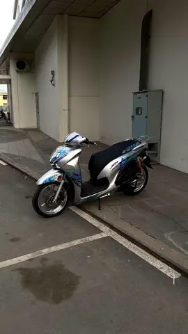 AE thấy lên tem Ok Hơn Hay Không đi team đẹp hơn cmt cho em xin ý kiến nha 😢#sh350i #southvietnamscooterteam🇻🇳 #sh125 #sh150 #sh300i 