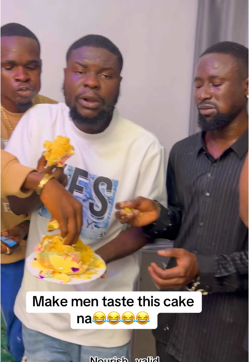 Make men taste this cake na😂😂😂😂 #viral #viral_video #funny #makementastethiscakena 