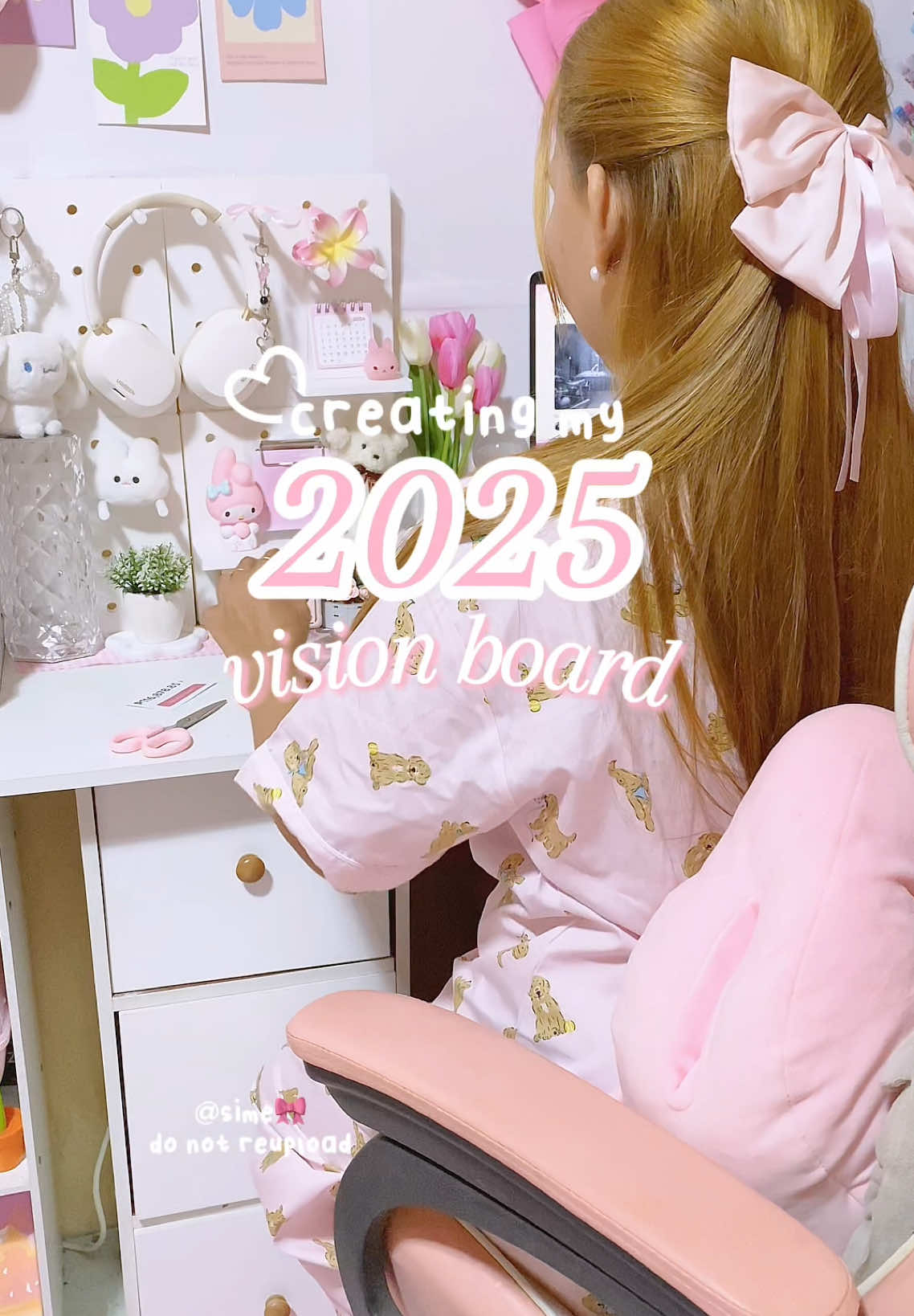 creating my 2025 vision board 🪬💗💫 #visionboard #newyeargoals #newyearsresolution #2025 #goalsetting 