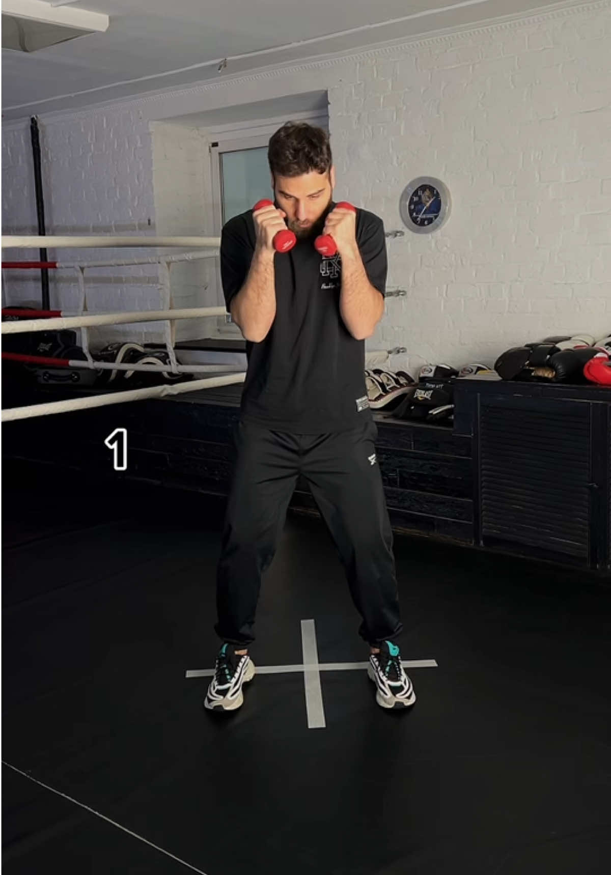 Footwork drills + powerful uppercut ✔️🥊 #boxe #boxeo #boxingtraining #boxingtrainer #boxingdrills #boxingcoach #boxingworkout #boxinglifestyle #recommendations #boxingtips #boxingskills #boxingtechniques #footwork #footworkdrills #boxingfootwork 