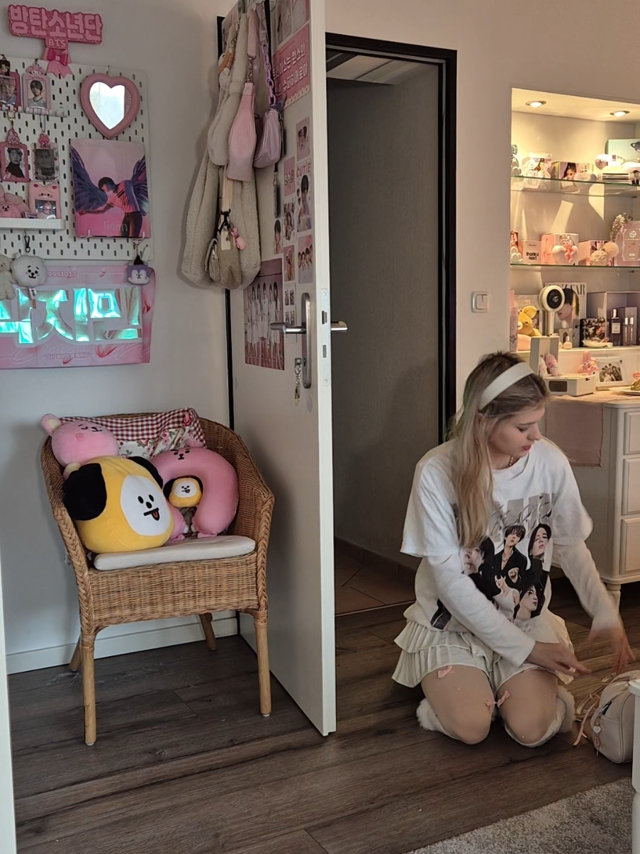 Anyone else? I actually tripped a few times, filming this lmao Buying kpop albums is so much fun and addicting   #kpop #kpopfyp #fypシ゚ #fyp #foryоu 