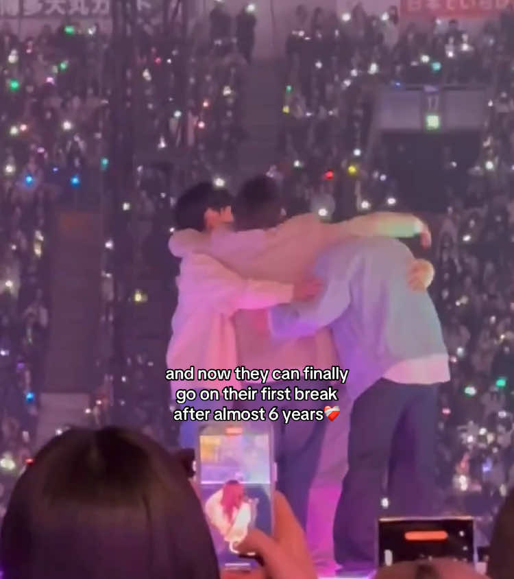 THE HUG😭 #txt #tomorrow_x_together #txt_bighit_official #txt4thgenleaders #txtmoa #viral #foryou 