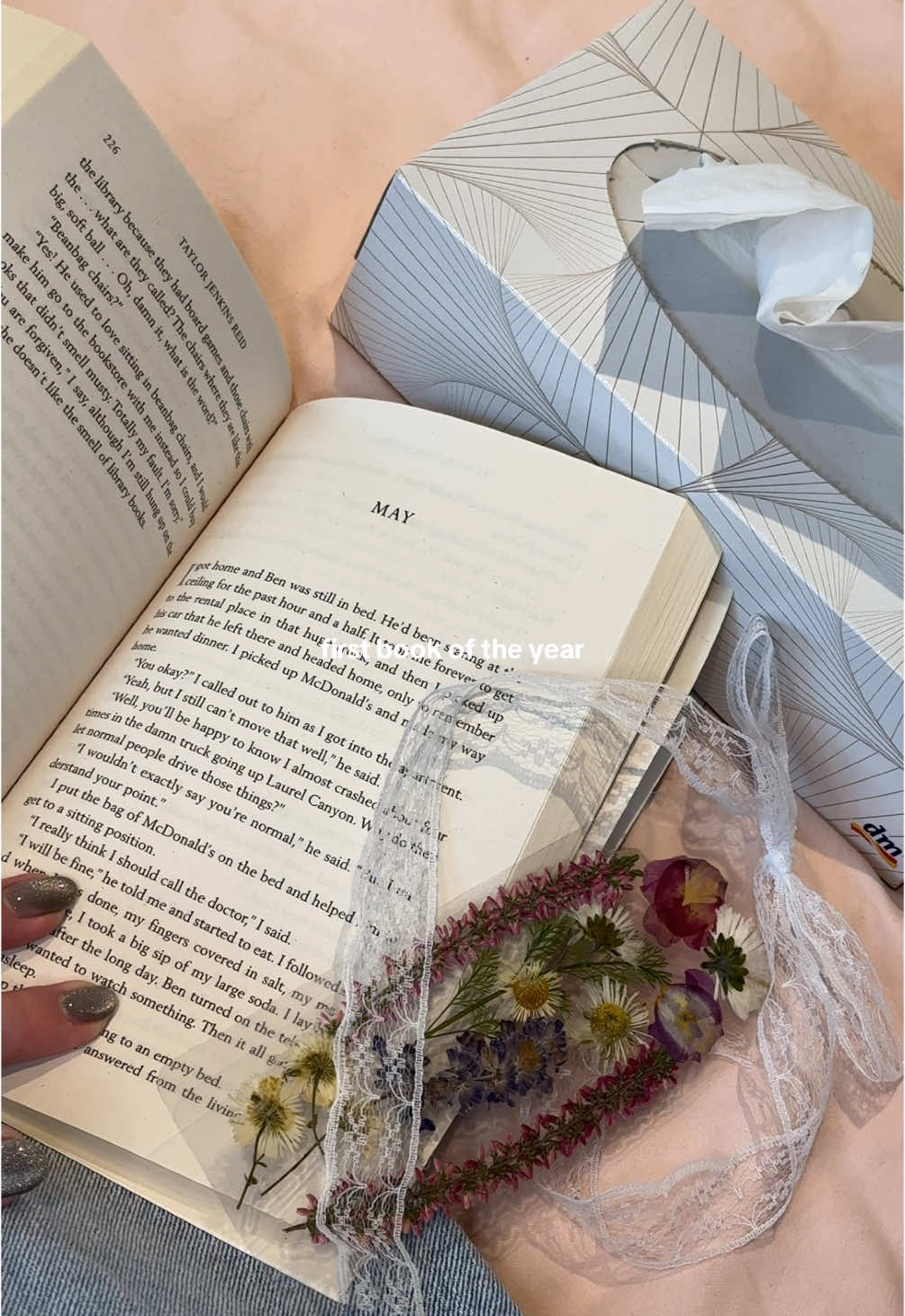 starting with a good but sad one 🥺🤍 #BookTok #books #firstbookof2025 #firstbookoftheyear #bücher #foreverinterrupted #taylorjenkinsreid #fyp #aesthetic #fy 