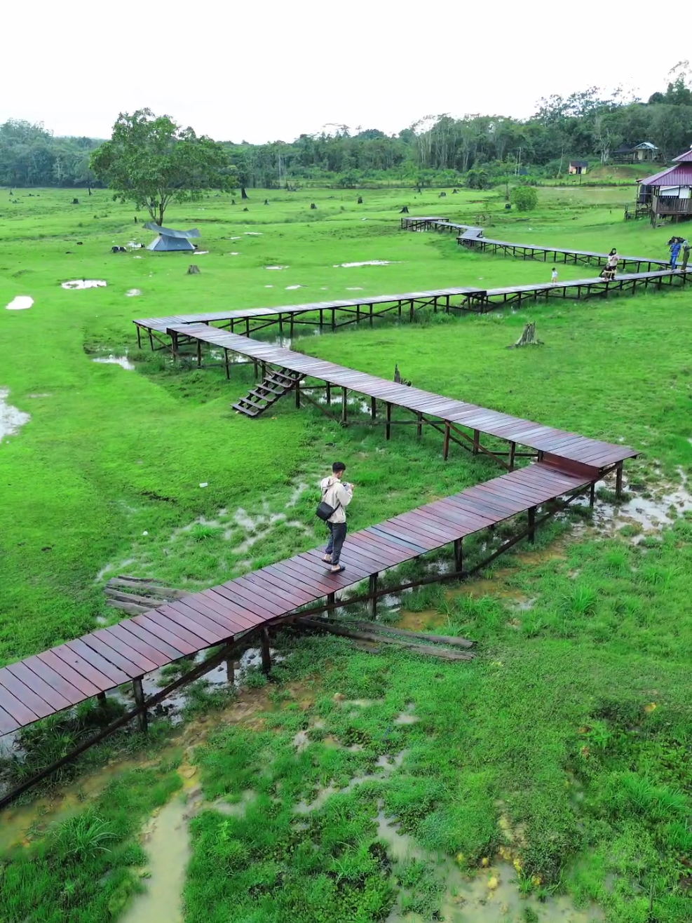 awas keasikan jalan🤣. lengah dikit tecelobok kesebelah neh hahah . 📍Bukit Kebo Km 8 . Manggar, Balikpapan Timur, Kota Balikpapan , Kalimantan Timur  . #bukitkebo #Bukit #bukittinggi #wisatabalikpapan #destinasibalikpapan #tempatwisata #fyppppppppppppppppppppppp #xyzbca #jalanjalan #alam #healing #serunyaliburan #liburan #Manggar #Balikpapan #kalimantantimur  #CapCut 