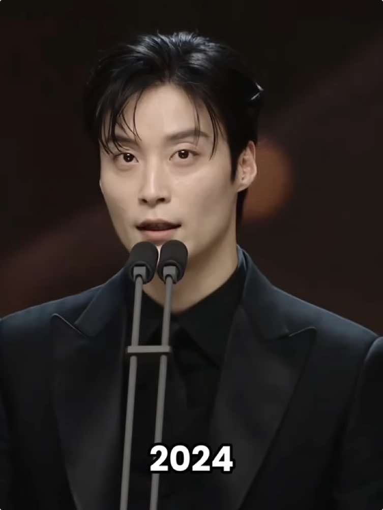 and the best rookie actor award goes to… ‘ HEO NAMJUN ’ 🏆🤍👏🏻 #허남준#heonamjun#whenthephonerings#mbcdramaawards2024#fyp#ฮอนัมจุน