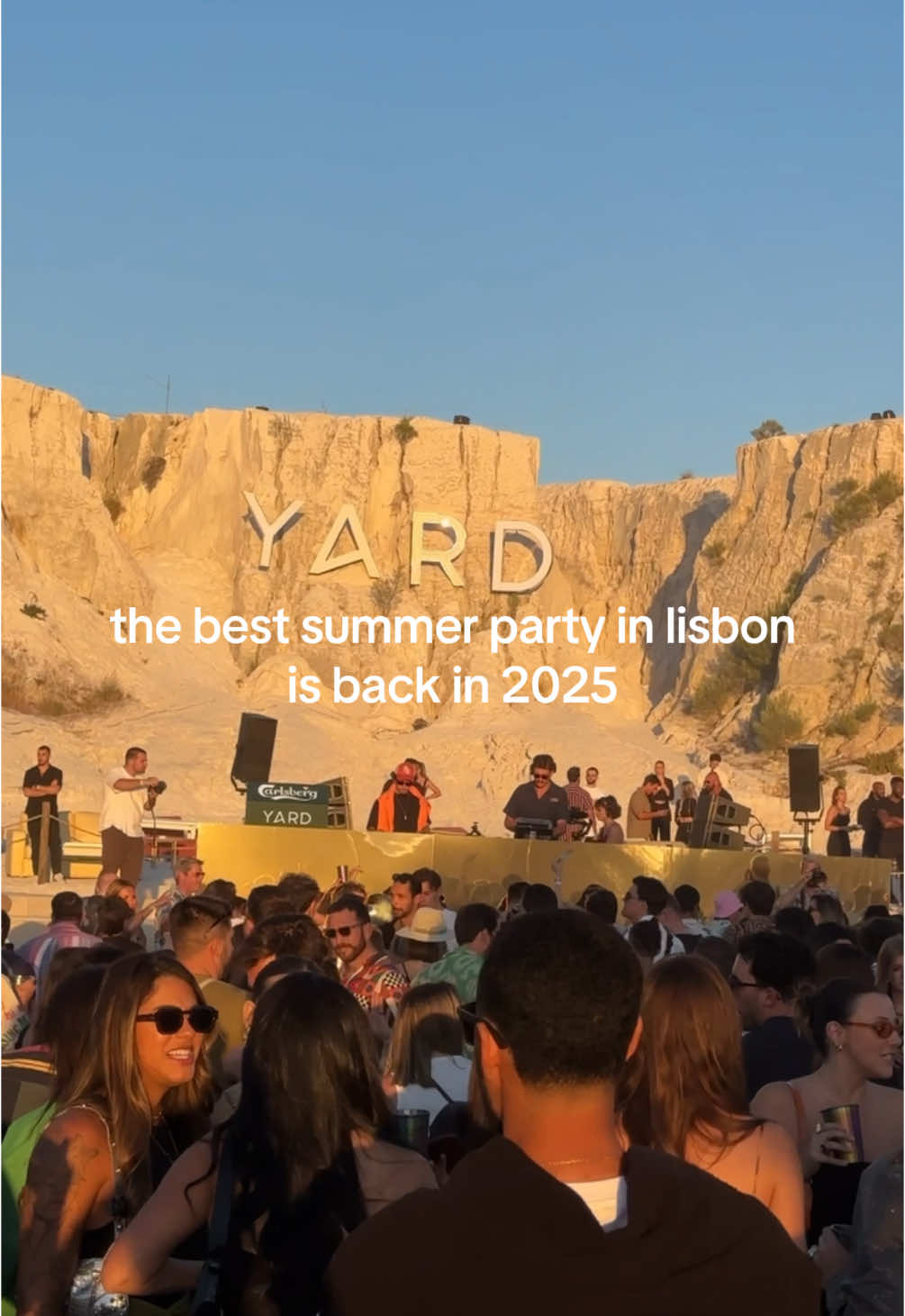 can’t wait for yard parties to be back on my life 🙂‍↕️🪩 #lisbonparty #lisbonsummer #summerparties #portugal🇵🇹 #lisbonportugal 