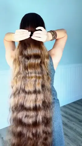Do you have very little hair and often fall out after combing it? Let me tell you my solution. Volumizes✨#tiktokshopblackfriday #tipsparaelcabello #cuidadodelcabello #TgideasCaviarAminoAcidsShampooVolumizes #Tgideas #CaviarAminoAcidsShampoo #HealthyScalp #Preventhairloss #hairloss #hair #ismabeauty #recomendaciones 