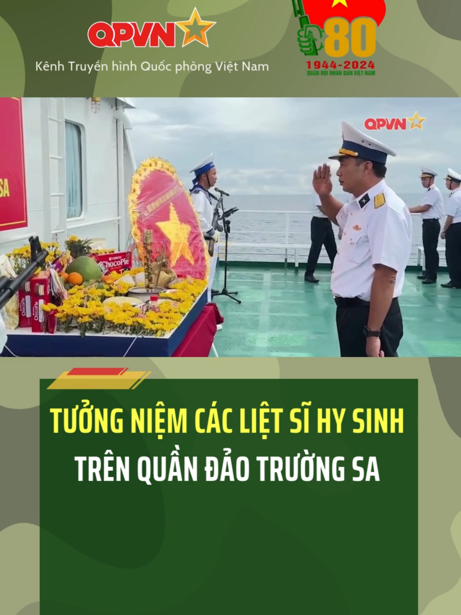 Sáng nay, 5/1, trên boong tàu 571 đang trong hải trình thăm, chúc Tết các đảo thuộc quần đảo Trường Sa, Đoàn công tác và cán bộ, chiến sĩ tàu 571 tổ chức lễ dâng hương tưởng niệm các anh hùng liệt sĩ, hy sinh trên quần đảo Trường Sa trong sự nghiệp đấu tranh bảo vệ chủ quyền biển đảo của Tổ quốc. #qpvn #camerachiensi #qdndvn #vietnam #tuongniem #anhhung #lietsi #hisinh #truongsa