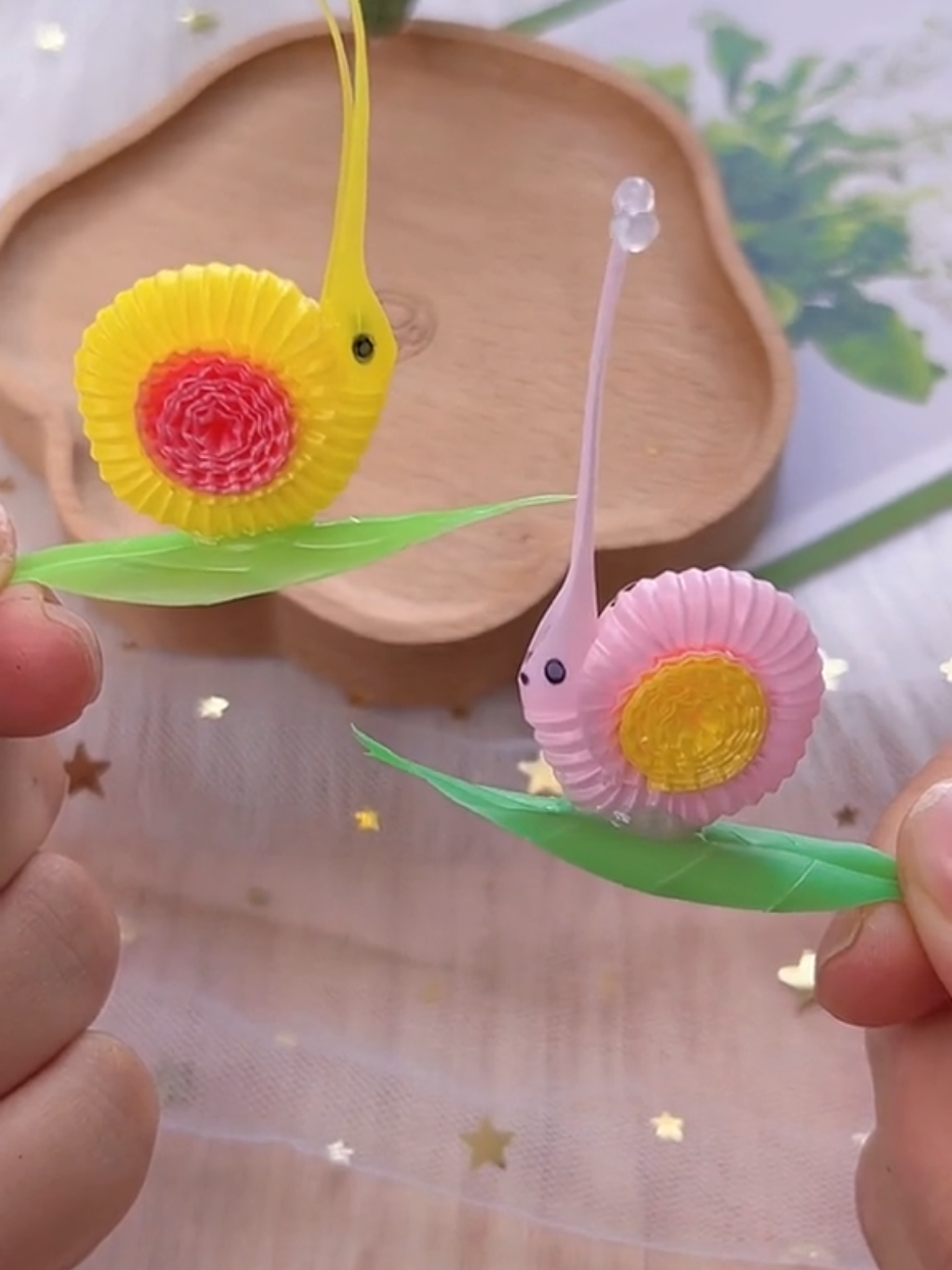 Creating colorful snails 🐌 using single-use Cola straws has truly been an exciting activity. My kids and I are so happy! Come on, give it a try too!   Happy new year  🤗 @arttok.w #creativekids #kidscrafts #diyforkids #craftingwithkids #handsonlearning #FamilyFun #kidsactivities #artwithkids #funwithkids #artforkids #craftideas #childhoodcreativity #earlychildhoodeducation #homeschoolart #diyprojects #momlife #parentingfun #artsandcrafts #artactivities #usaparents #kidscreate #americanmoms #familycrafts #ChristmasArt #KidsChristmasArt #HolidayArt #ChristmasDrawings #ChristmasCrafts #ChristmasForKids #merrychristmas 